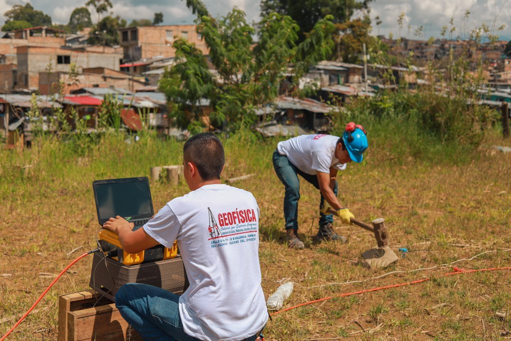 Equipo sismográfico utilizado por Geofísica · Fotografía 2