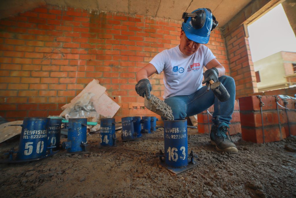 Prensa de ensayo de compresión de concreto de Geofísica · Fotografía 5