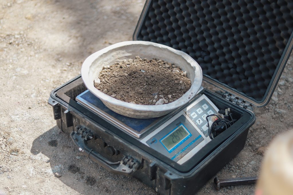 Densidad en campo. Control mediante el método del cono de arena. · Fotografía 6