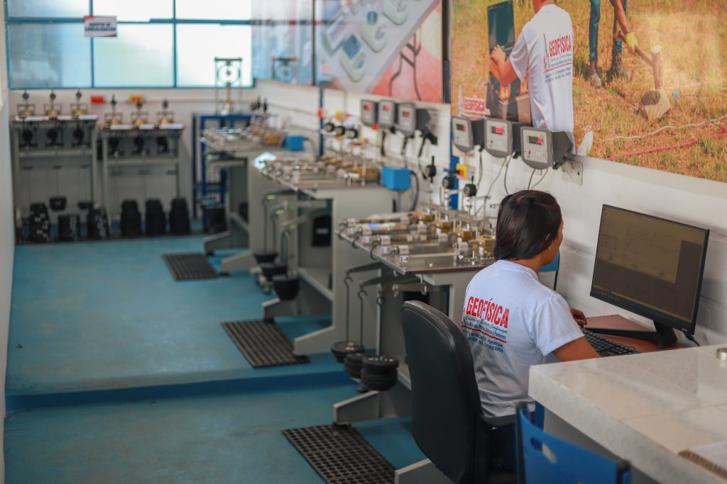 Trabajo de laboratorio de suelos en Geofísica S.A.S. · Fotografía 5