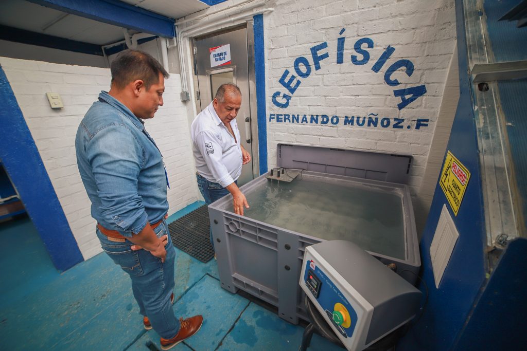 Prensa de ensayo de compresión de concreto de Geofísica · Fotografía 10